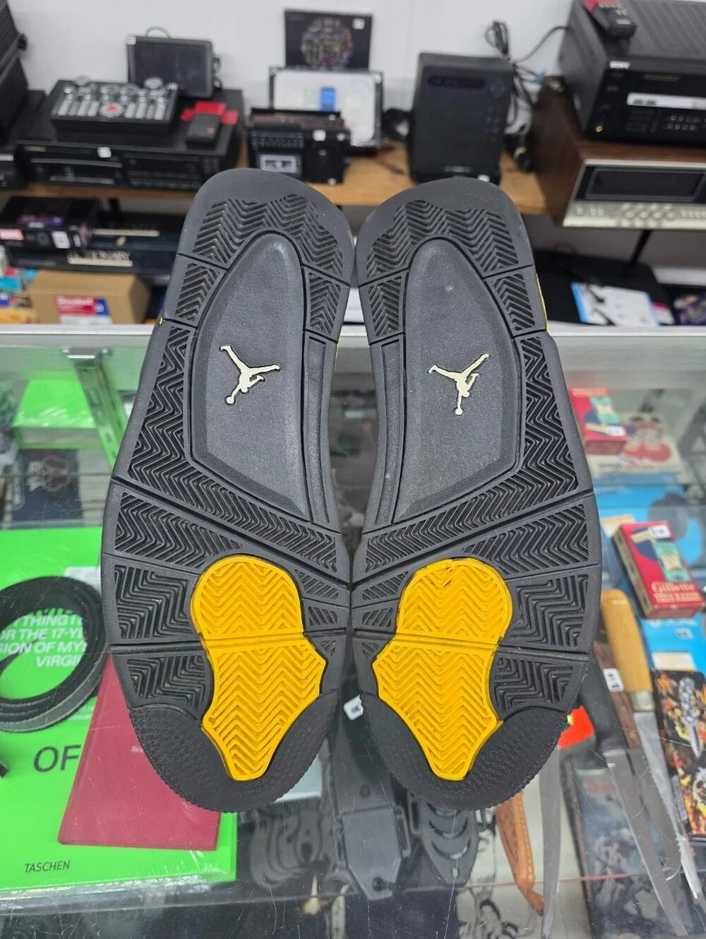 Nike Air Jordan 4 Retro Thunder Black/Tour Yellow DH6927-017 2023 Size 13